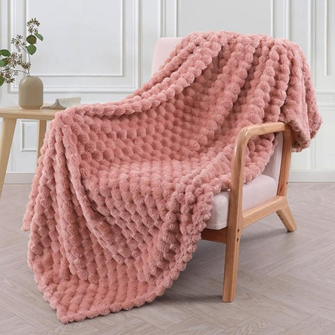 Ultra-Plush All-Season Throw Blanket with Checkered Pattern