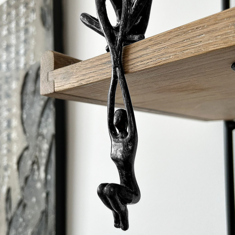 Abstract Couple Shelf Sculpture – Hanging Wall Décor