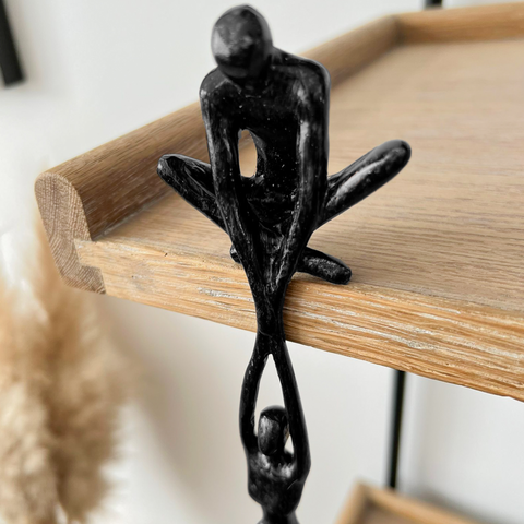 Abstract Couple Shelf Sculpture – Hanging Wall Décor