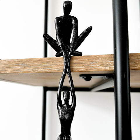 Abstract Couple Shelf Sculpture – Hanging Wall Décor