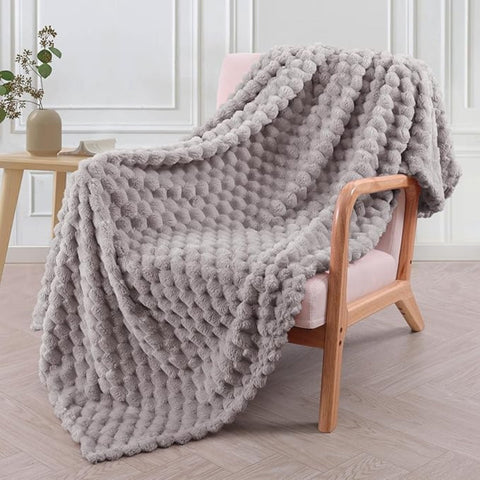 Ultra-Plush All-Season Throw Blanket with Checkered Pattern