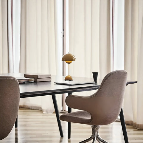 Elegant Glow – Modern Touch LED Table Lamp with Mushroom Design