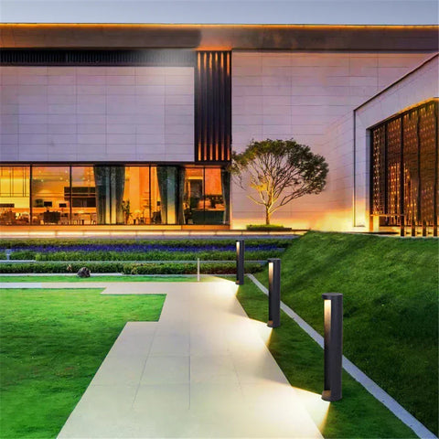 Modern Outdoor LED Wall Light – Black, IP65 Weatherproof