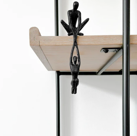 Abstract Couple Shelf Sculpture – Hanging Wall Décor
